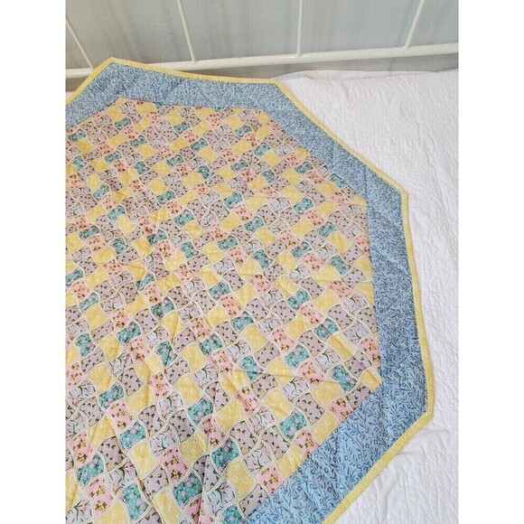 VINTAGE HANDMADE OCTAGON QUILT TABLE TOPPER RUG STAR PATTERN CATS STARS - Picture 11 of 11